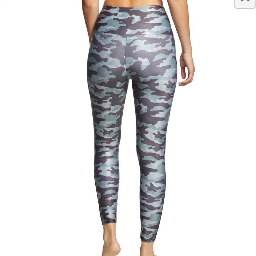 NWT Onzie Camo Sporty Ankle Legging - Picture 4 of 5